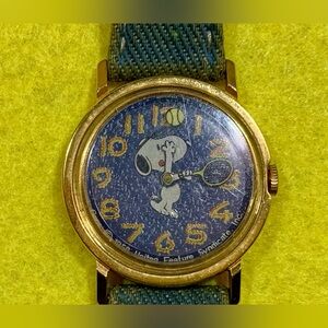 Vintage Timex Snoopy Tennis Denim Dial Wind-Up Watch & Woodstock Button